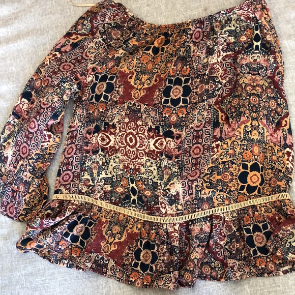 Loose fitting, patterned, flowy top - Picture 4 of 4